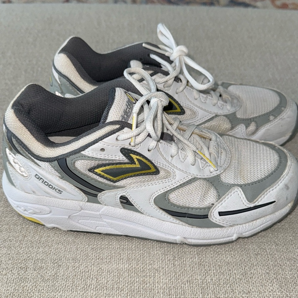 Brooks Addiction 4 Women’s Athletic Shoes/Sneakers Size 9 Medium. EUC